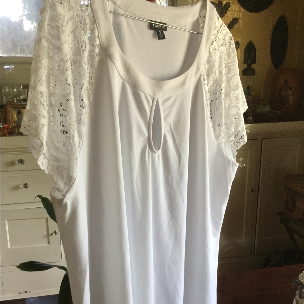 WHITE TORRID 2X Lace Sleeve Key Hole Top Shirt